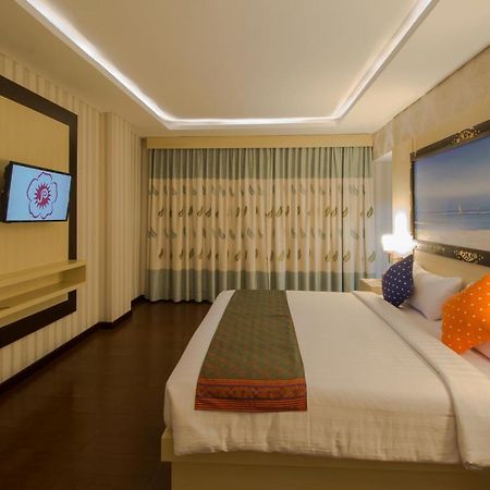 Hotel Grand Puri Saron Yogyakarta Esterno foto