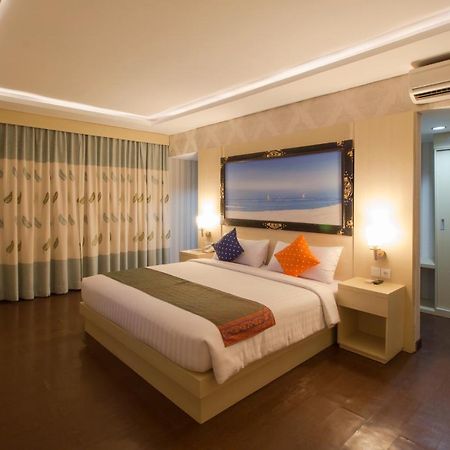 Hotel Grand Puri Saron Yogyakarta Esterno foto