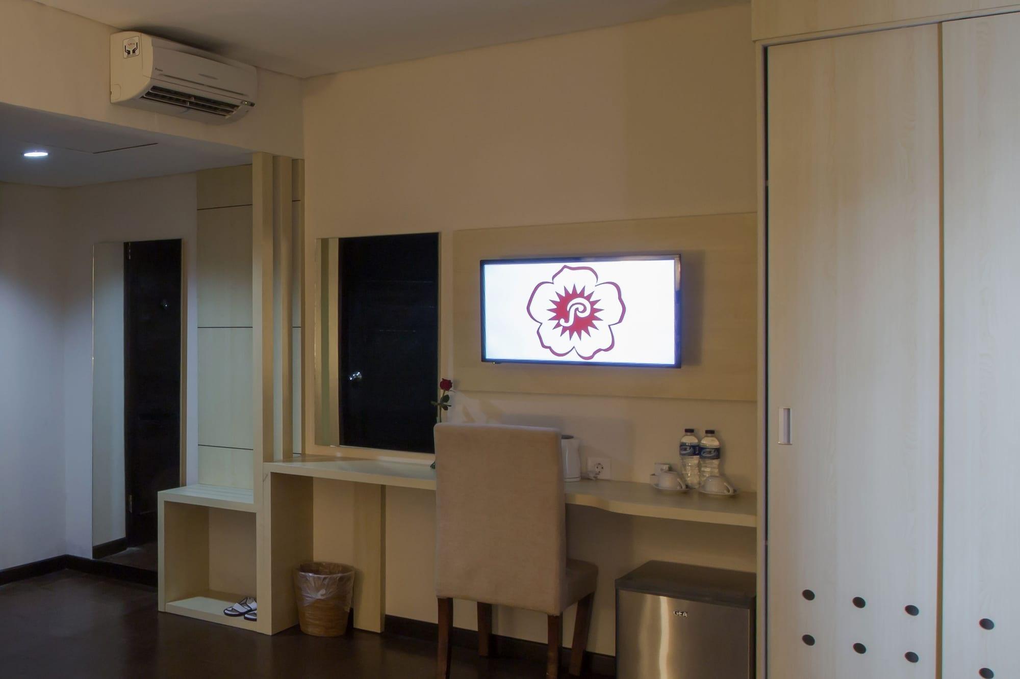 Hotel Grand Puri Saron Yogyakarta Esterno foto