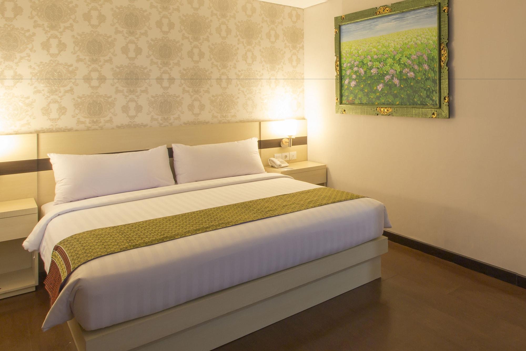Hotel Grand Puri Saron Yogyakarta Esterno foto