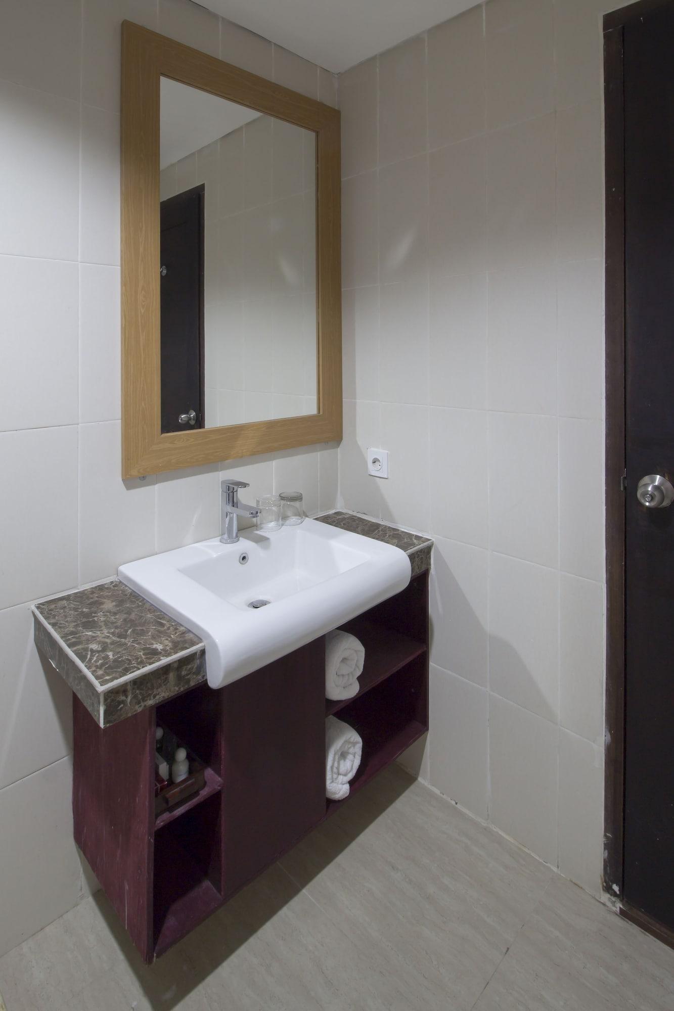 Hotel Grand Puri Saron Yogyakarta Esterno foto
