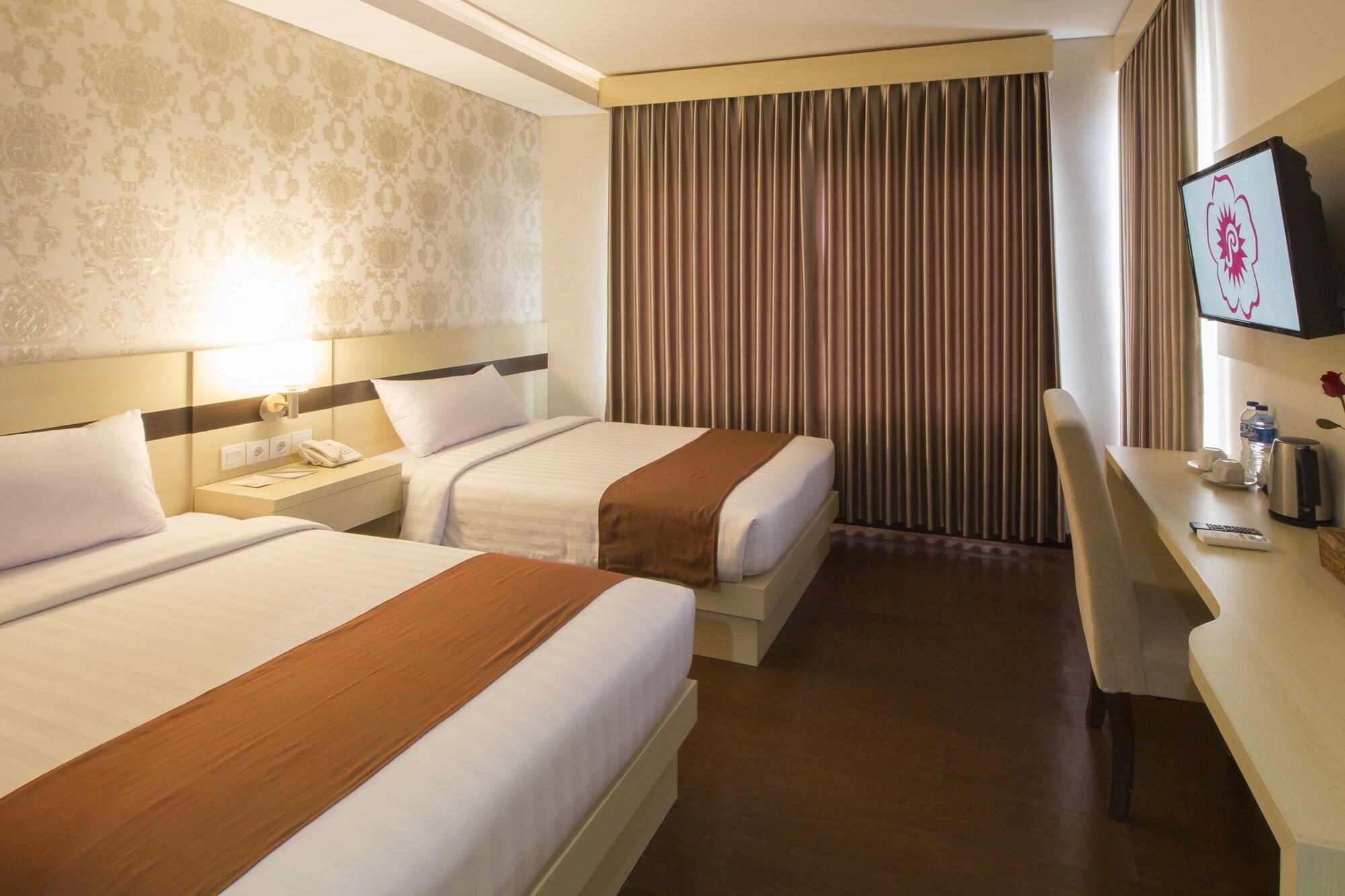 Hotel Grand Puri Saron Yogyakarta Esterno foto