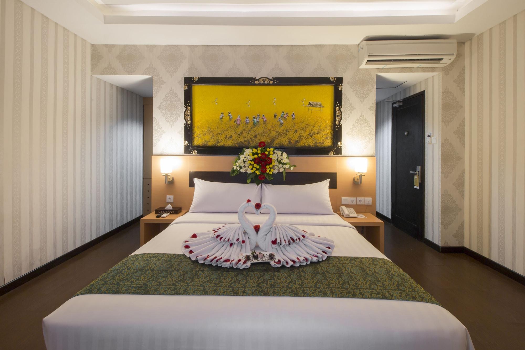 Hotel Grand Puri Saron Yogyakarta Esterno foto