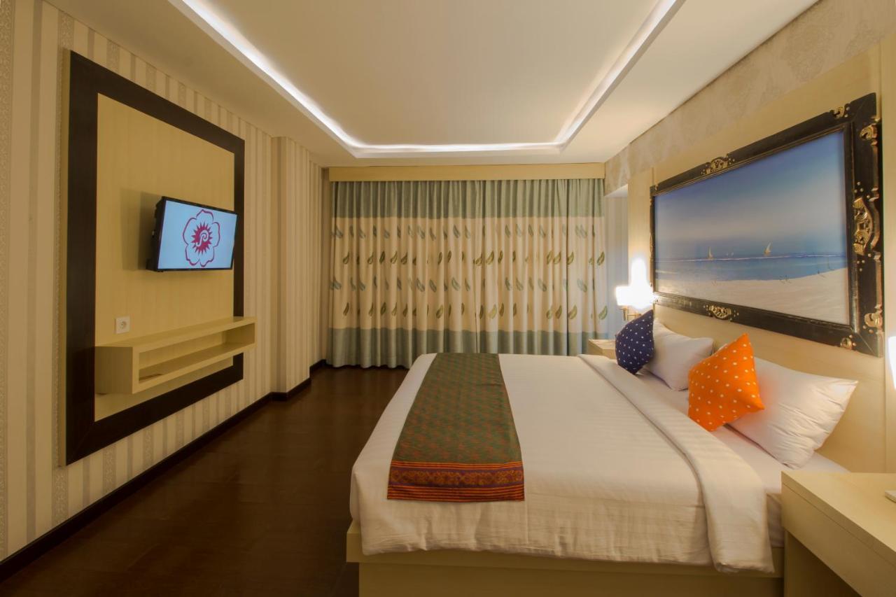 Hotel Grand Puri Saron Yogyakarta Esterno foto