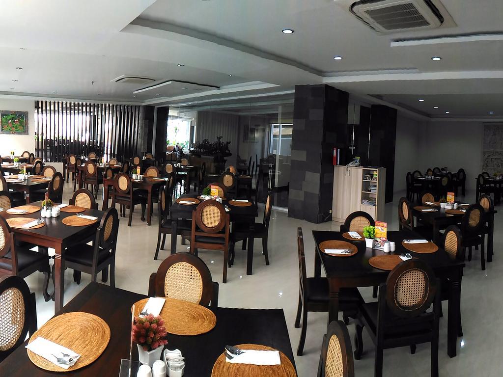 Hotel Grand Puri Saron Yogyakarta Esterno foto