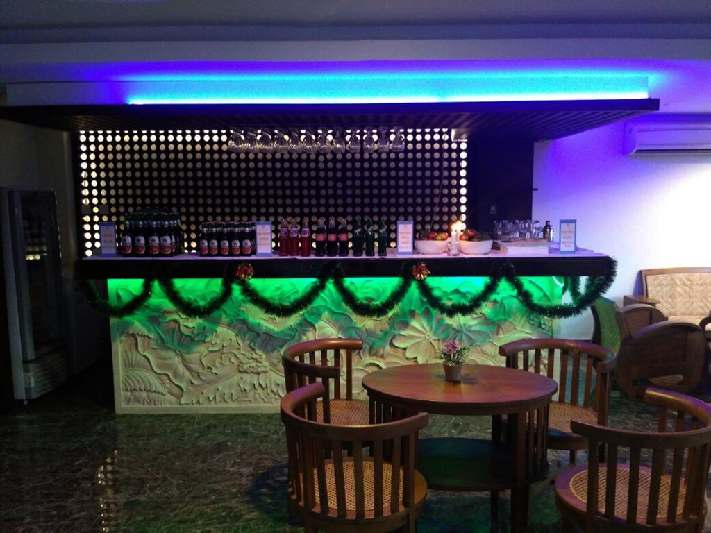 Hotel Grand Puri Saron Yogyakarta Esterno foto