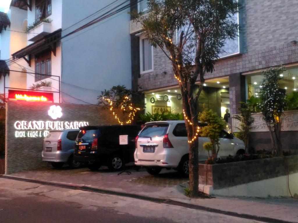 Hotel Grand Puri Saron Yogyakarta Esterno foto