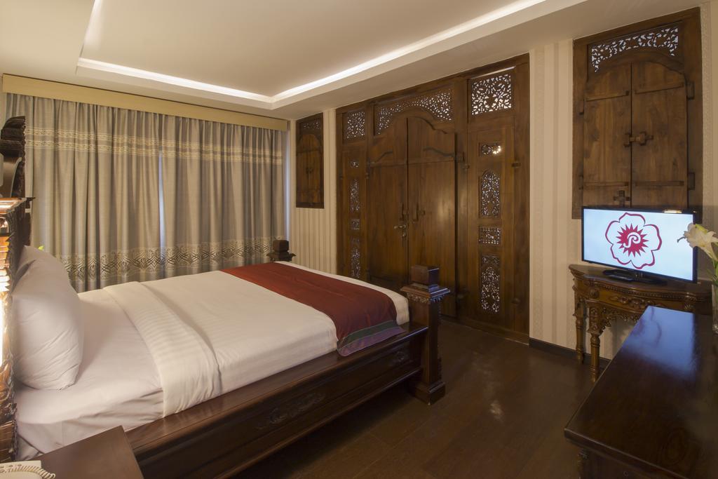 Hotel Grand Puri Saron Yogyakarta Esterno foto