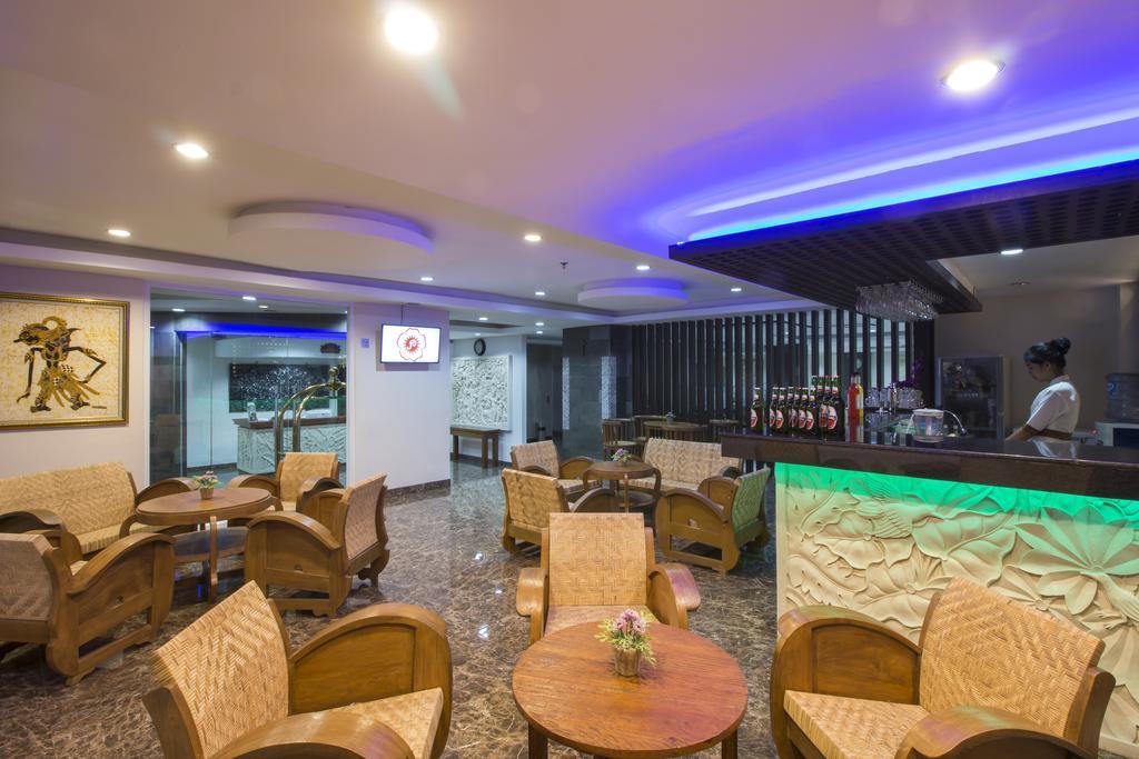 Hotel Grand Puri Saron Yogyakarta Esterno foto