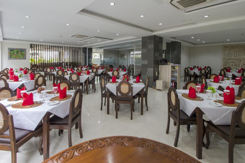 Hotel Grand Puri Saron Yogyakarta Esterno foto