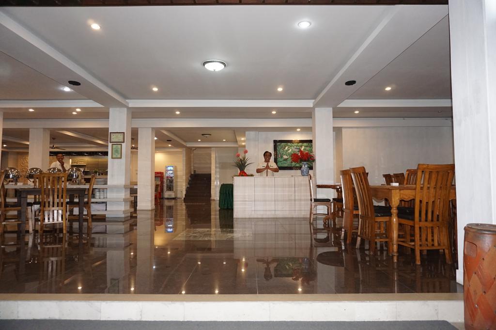 Hotel Grand Puri Saron Yogyakarta Esterno foto