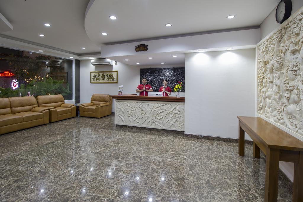 Hotel Grand Puri Saron Yogyakarta Esterno foto