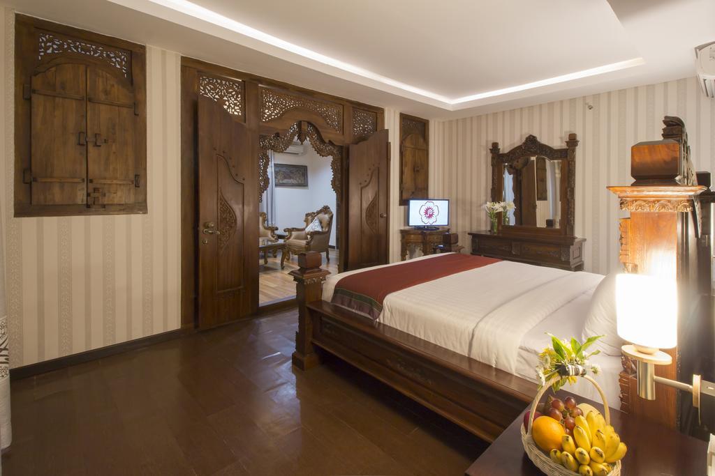 Hotel Grand Puri Saron Yogyakarta Esterno foto