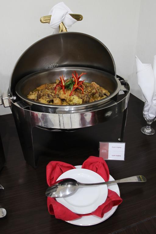Hotel Grand Puri Saron Yogyakarta Esterno foto