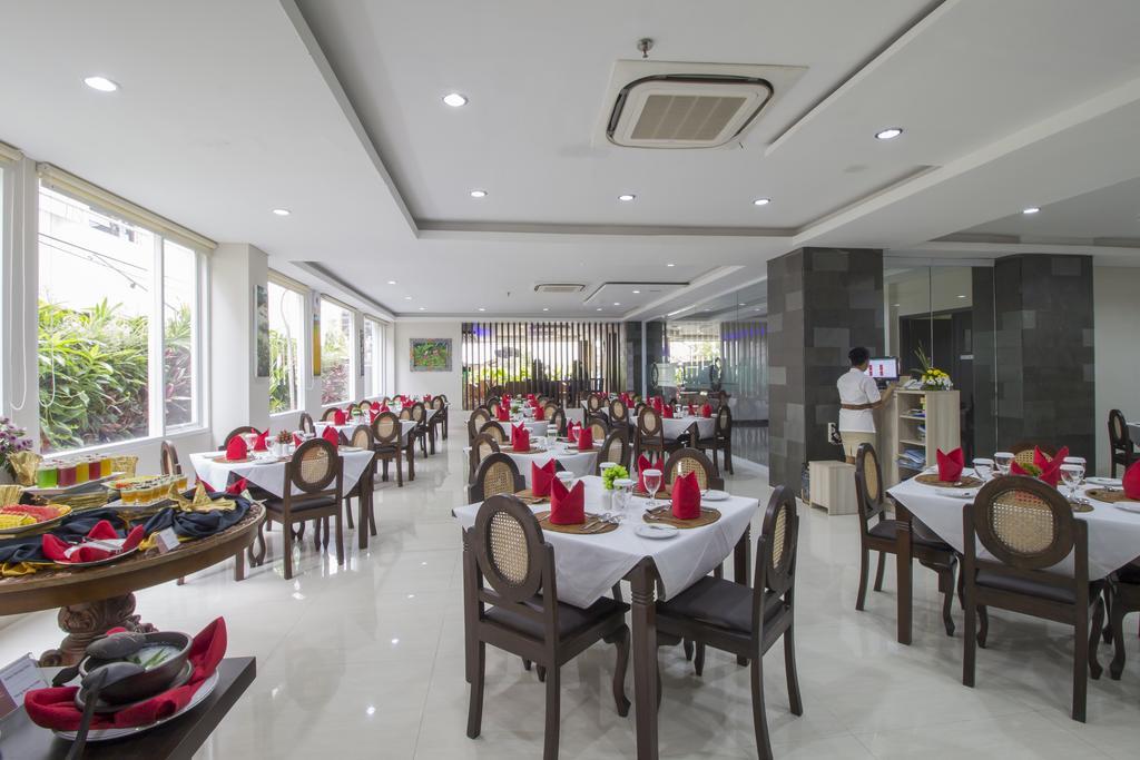 Hotel Grand Puri Saron Yogyakarta Esterno foto