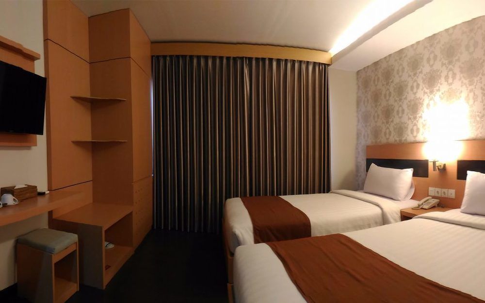 Hotel Grand Puri Saron Yogyakarta Esterno foto