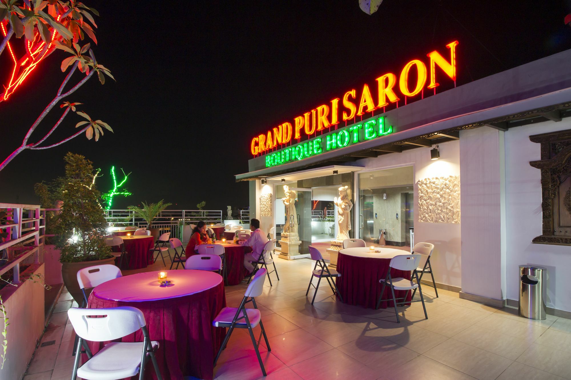 Hotel Grand Puri Saron Yogyakarta Esterno foto